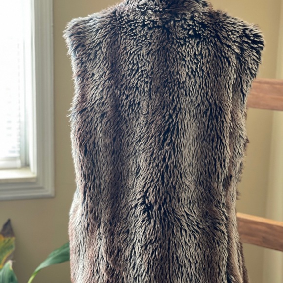 Reversible Faux Fur Vest - Picture 2 of 3